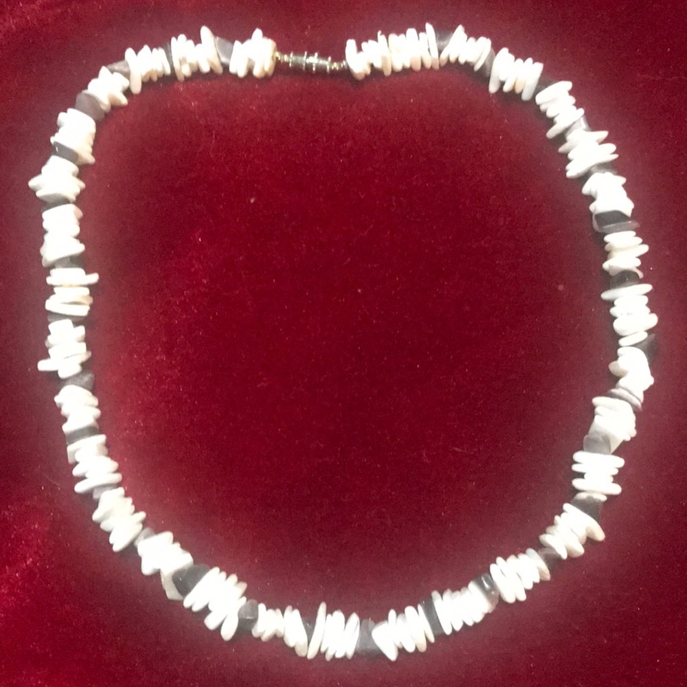 Shell Necklace - Picture 4 of 8